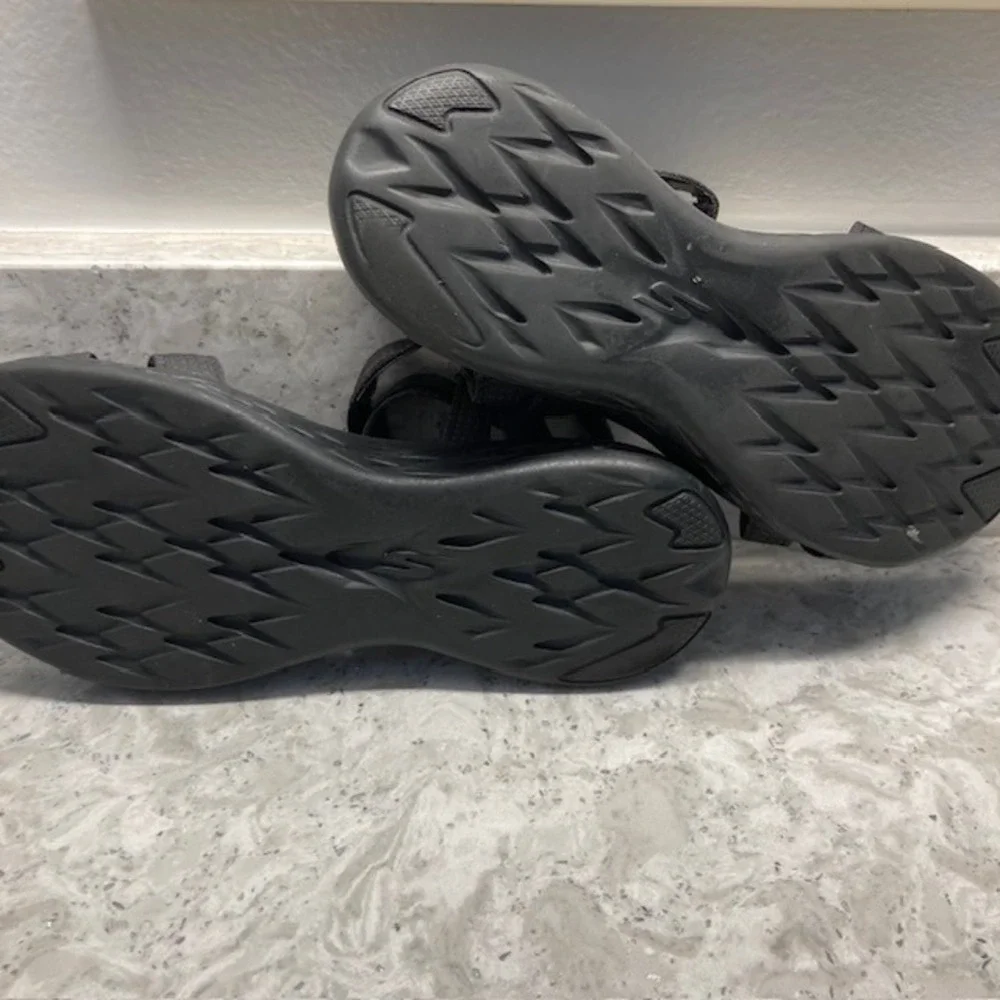 Skechers GOGA MAX Air Cooled  Sandals Women's  8